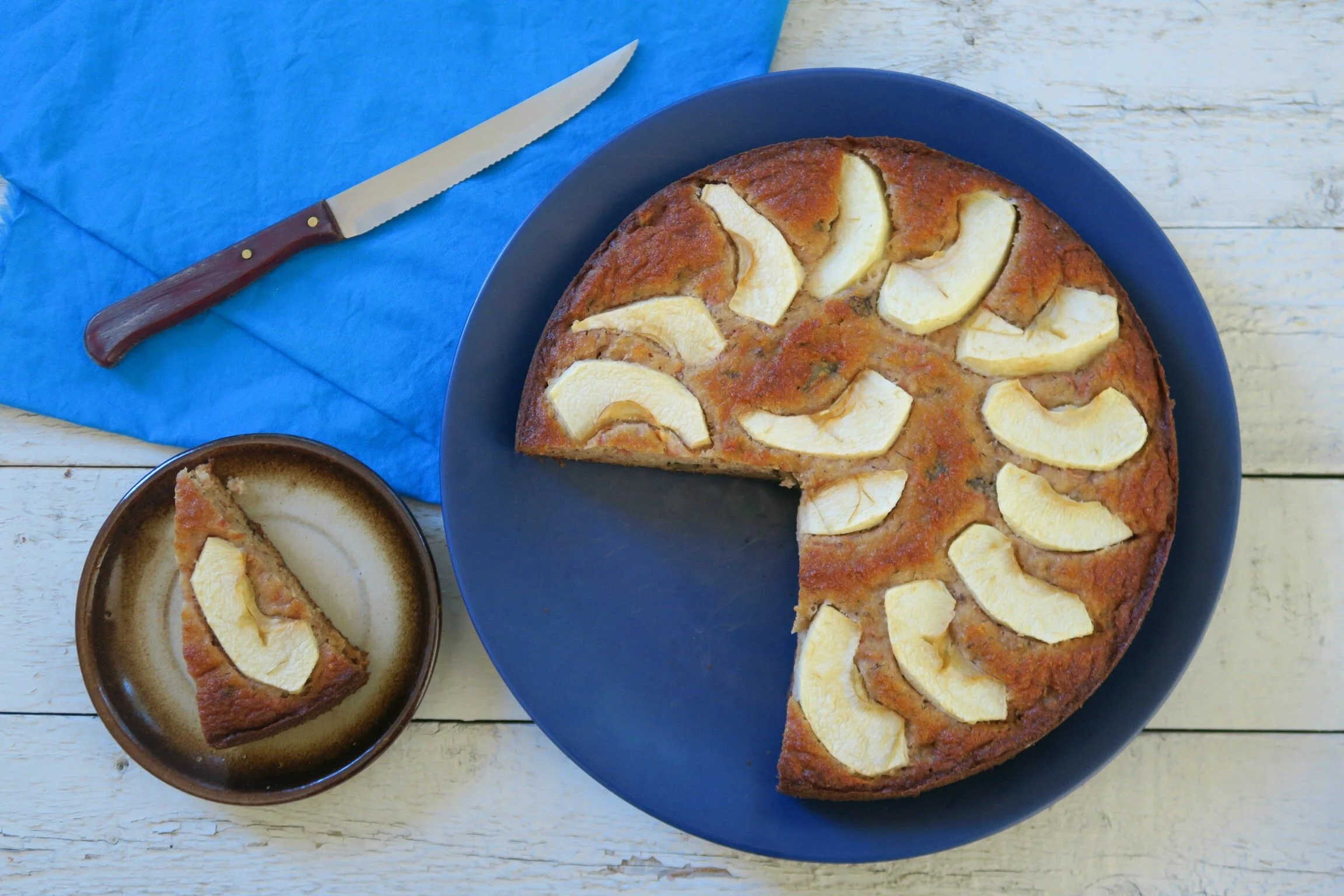 Apple walnut cake - gluten-free, dairy-free, no refined sugar