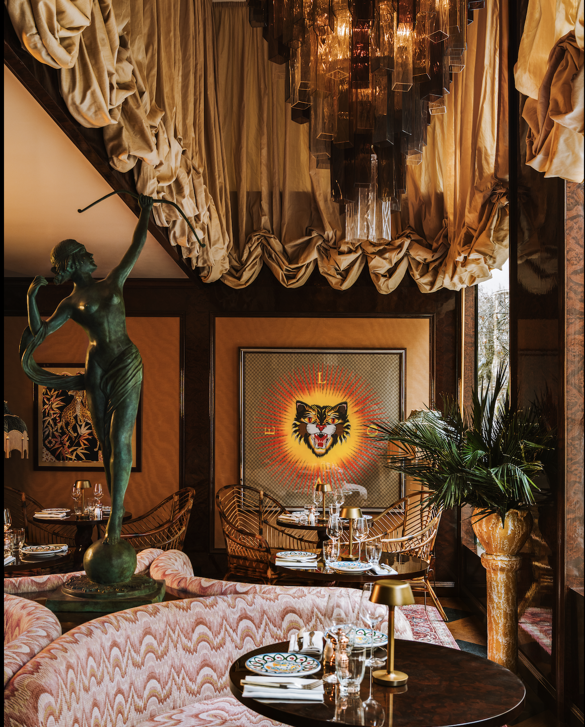 GLORIA BARCELONA ENTRANCE SHORTER JOANN PAI.png