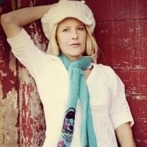 woman with white hat