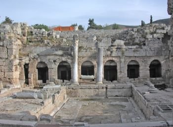 Roman fountain in Corinth.jpg