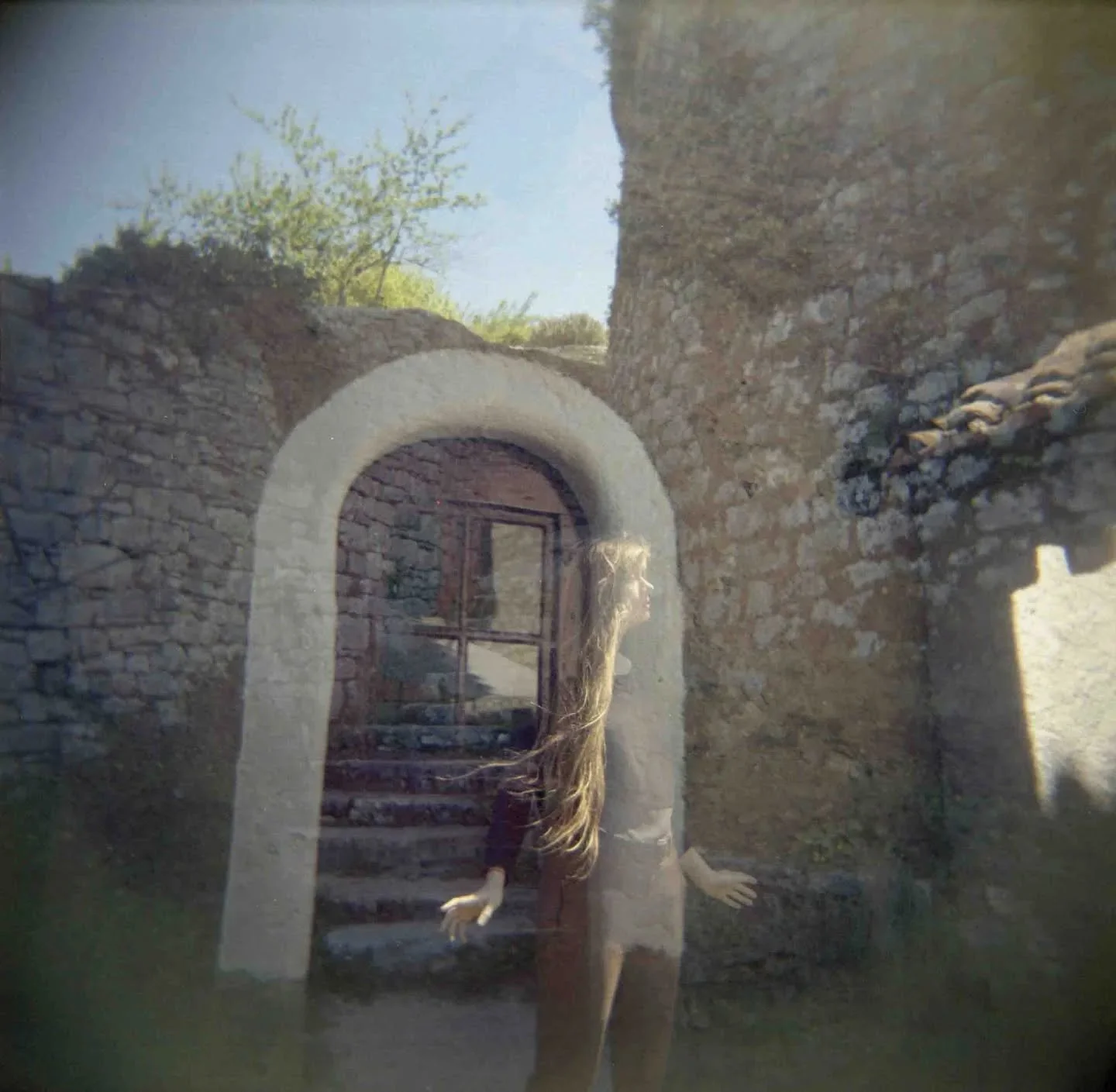 Stepping into another dreamscape with a photo by @coristorb⁠
⁠
Film processing by @primitivephotolabs⁠
⁠
#analogphotography #filmcommunity #filmprocessing #artofvisuals #shootfilmmag #mediumformatfilm #wedevelop #filmdiscovered #filmphotographic #bes