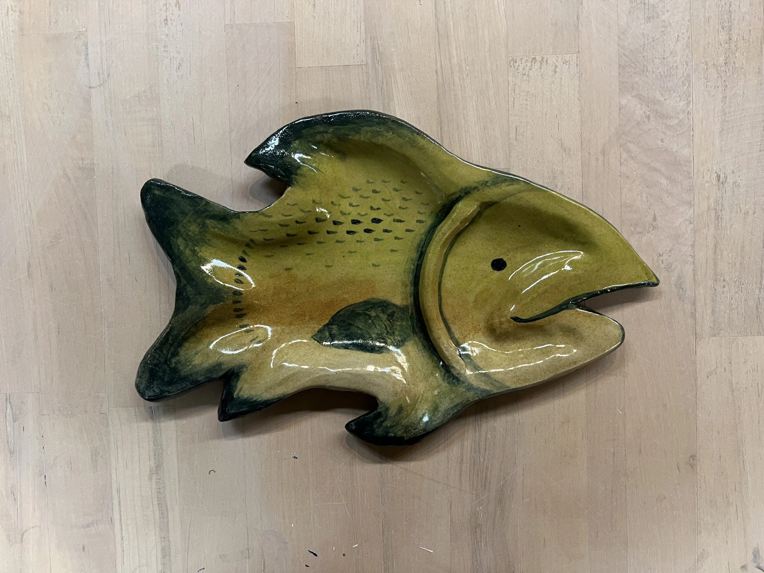 Fish Tray.
Medium: Ceramic.
10’’x12’’