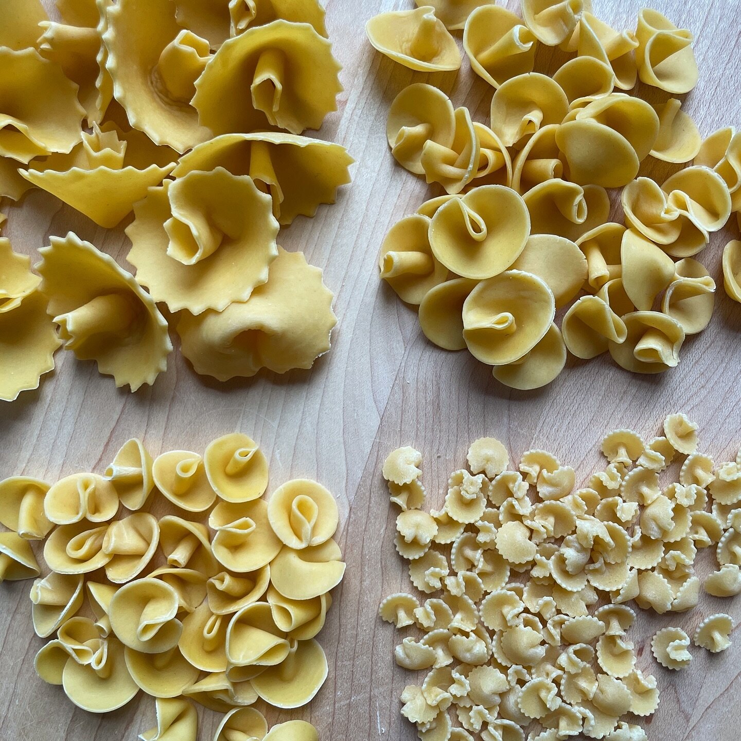 Spent an afternoon playing around to recreate (bigger) versions of a pasta I&rsquo;ve had laying around in the back of my pantry. Seen in the bottom right, they&rsquo;re called &ldquo;margherite,&rdquo; or daisies 🌼
. 
.
.
. 
#pasta #pastaia #cucina