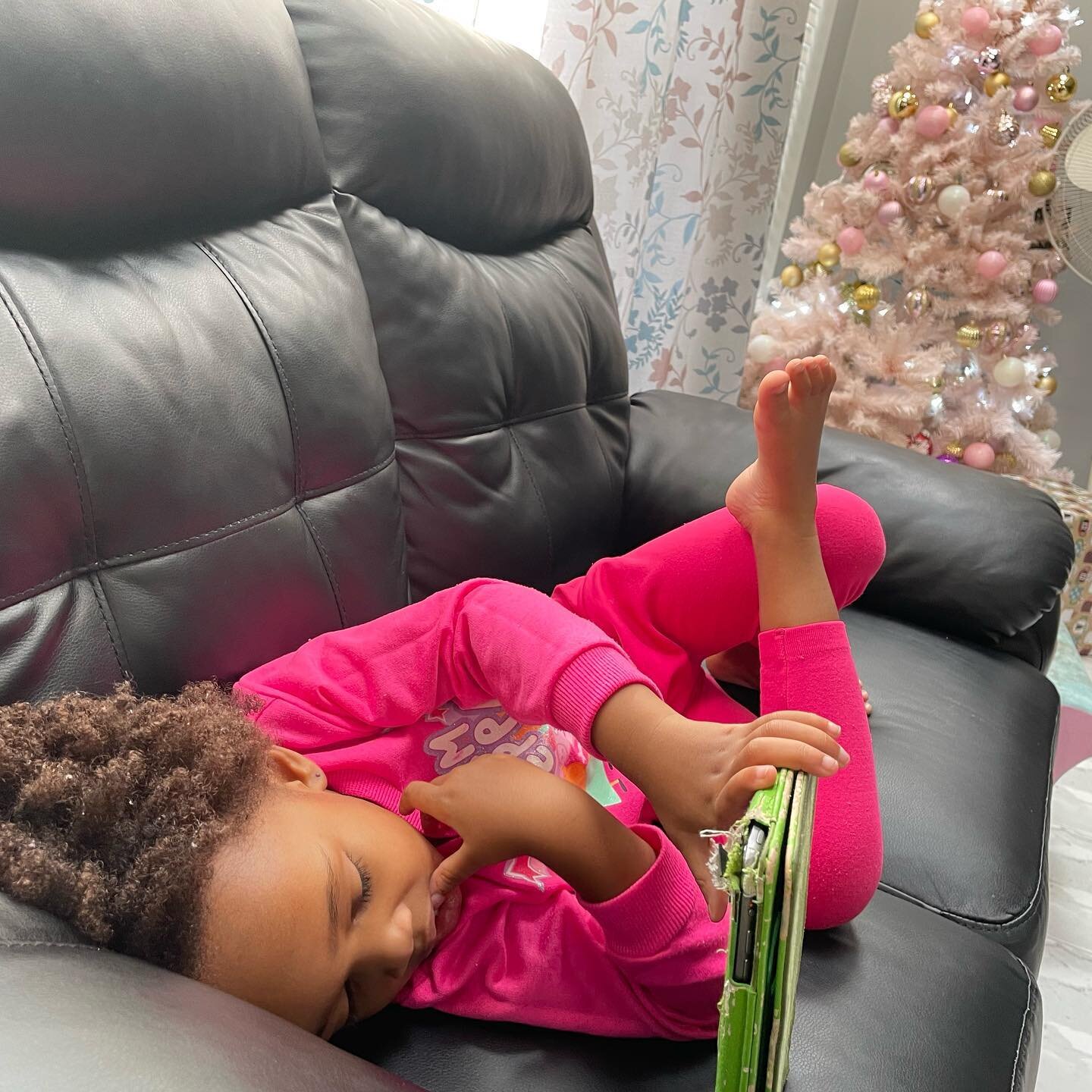 Weekend Vibes 😎💝🛋️ #soielle #soiellebabies #restandrelax #sundayvibes #chillvibes