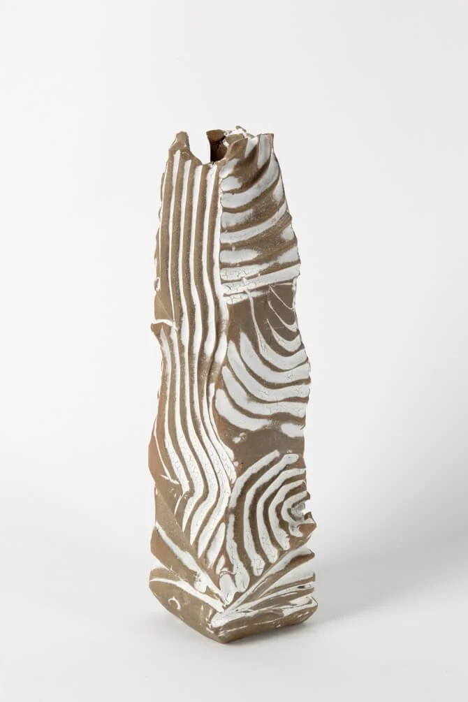Terracotta + white underglaze vessel_S8A6901_e.jpg