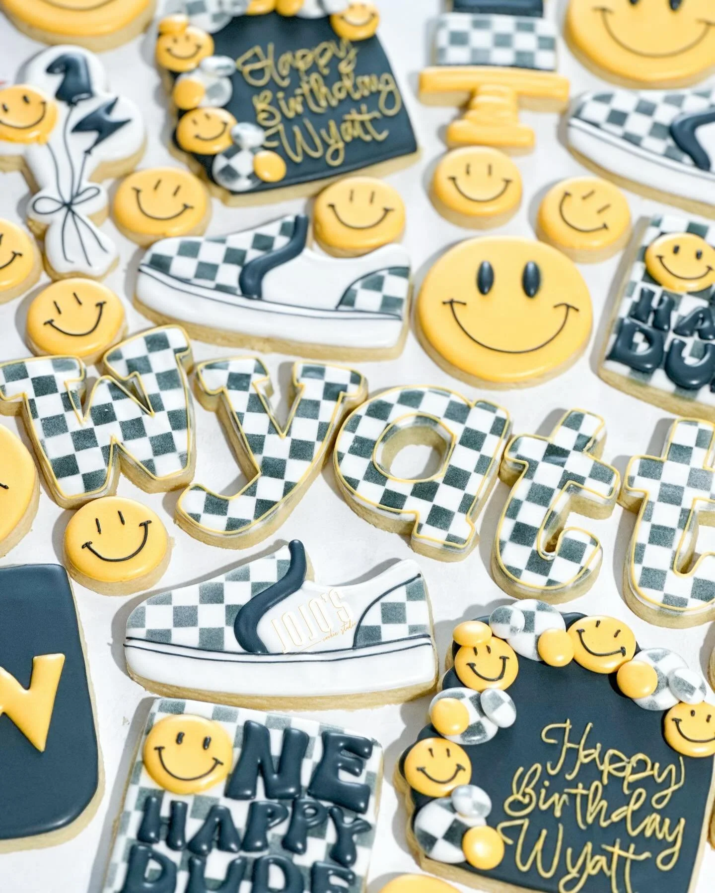 One Happy Dude! Happy 1st birthday to my nephew! 🏁💛🖤

Cutters by: @bobbiscutters , @oquirrhmtncookies , @kaleidacuts , @maddiescookieco 

#cookiedecorating #decoratedcookies #cookieart #icedcookies #cookiesofinstagram #edibleart #sugarcookies #ins