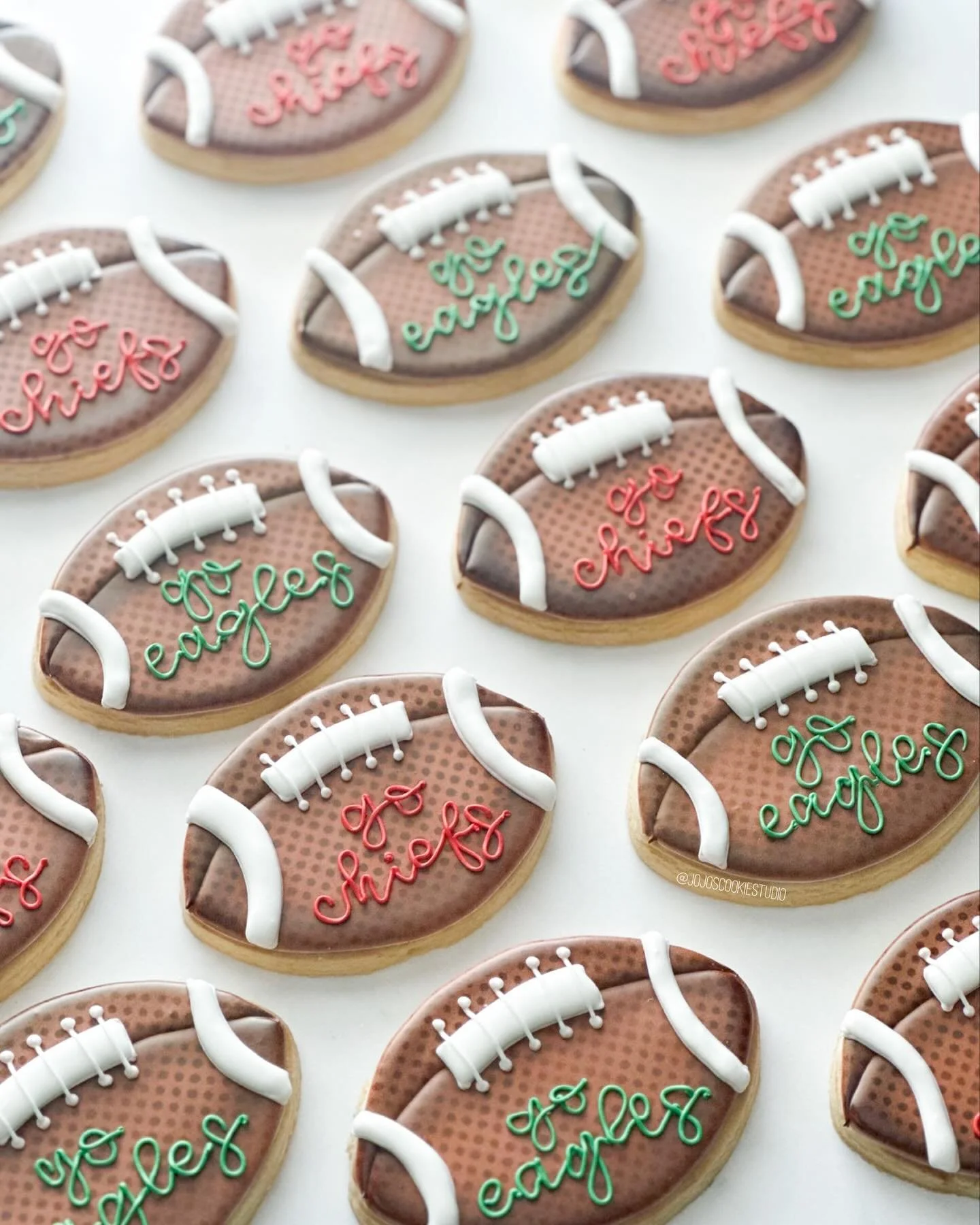 Happy Football Day! 🏈

Cutter by: @kaleidacuts 

#cookiedecorating #decoratedcookies #cookieart #icedcookies #cookiesofinstagram #edibleart #sugarcookies #instacookies #customdecoratedcookies #satisfying #foodinspiration #piping #royalicing #bakerss