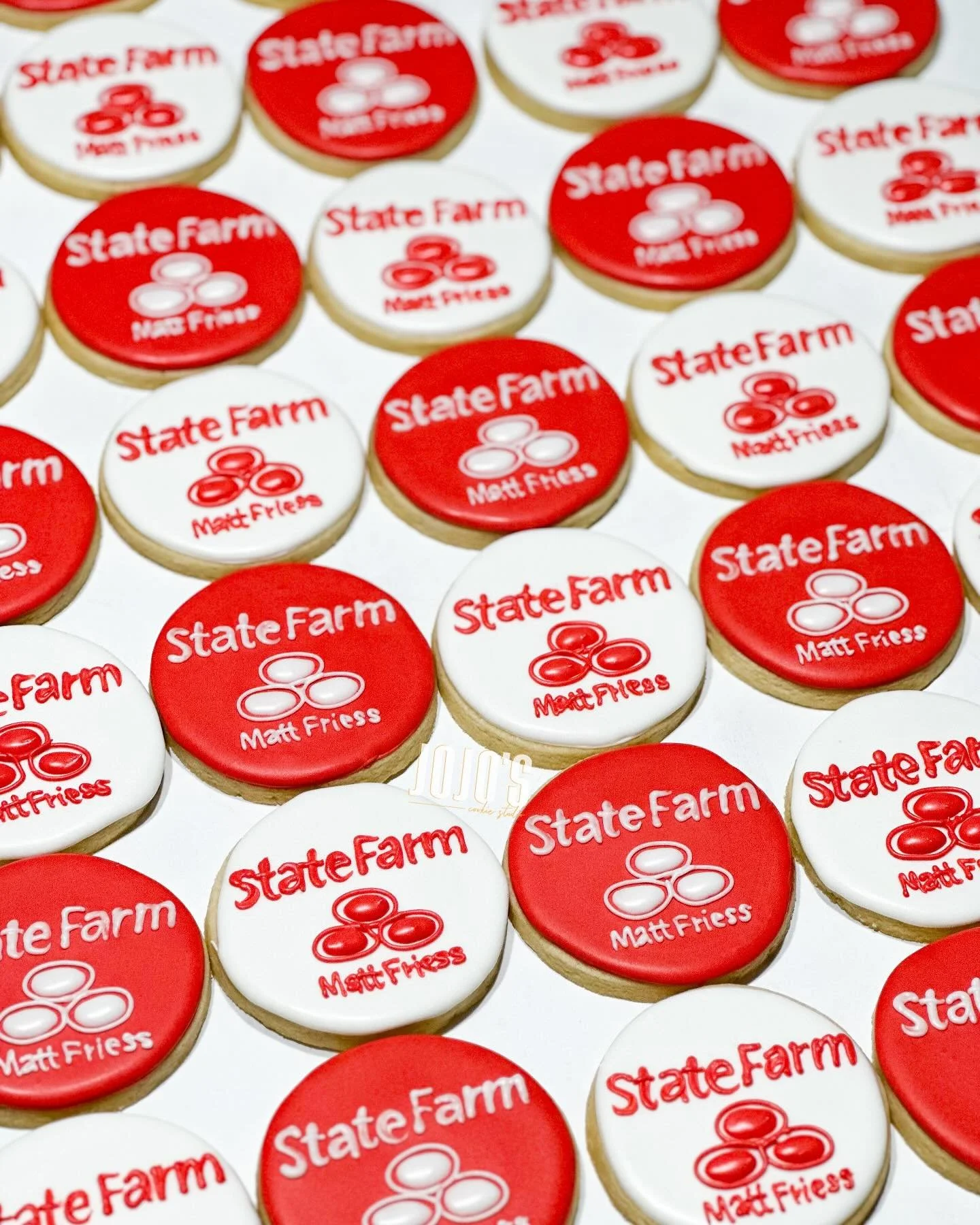 Like a good neighbor, State Farm is there! 

Have fun at your event @friessinsurance 

#cookiedecorating #decoratedcookies #cookieart #icedcookies #cookiesofinstagram #edibleart #sugarcookies #instacookies #customdecoratedcookies #satisfying #foodins