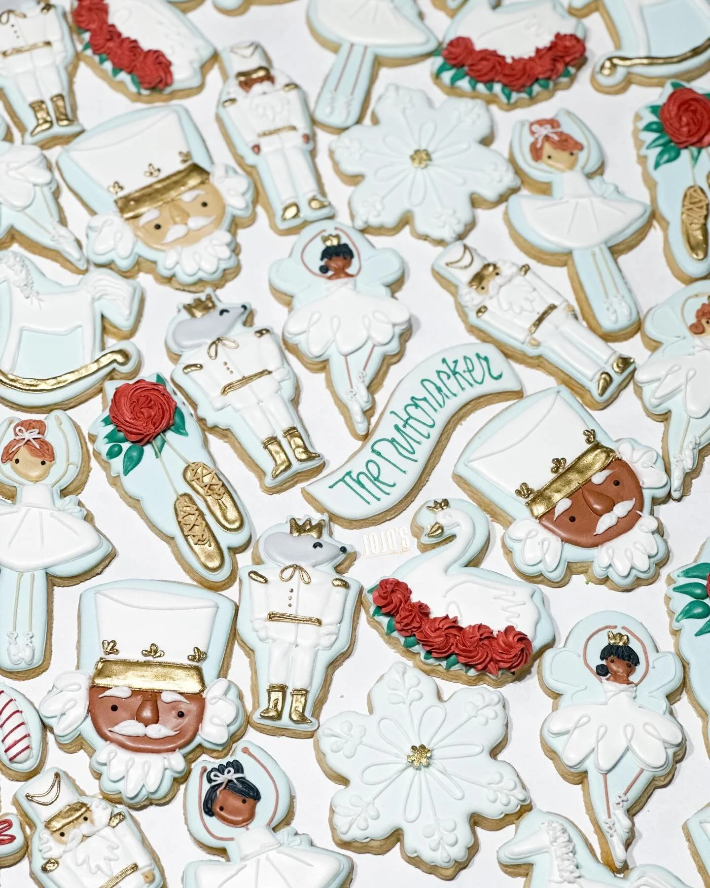 Another year for a Nutcracker set. 🎄

Cutters by: @thesweetdesignsshoppe , @yolis_yummies 

#cookiedecorating #decoratedcookies #cookieart #icedcookies #cookiesofinstagram #edibleart #sugarcookies #instacookies #customdecoratedcookies #satisfying #n