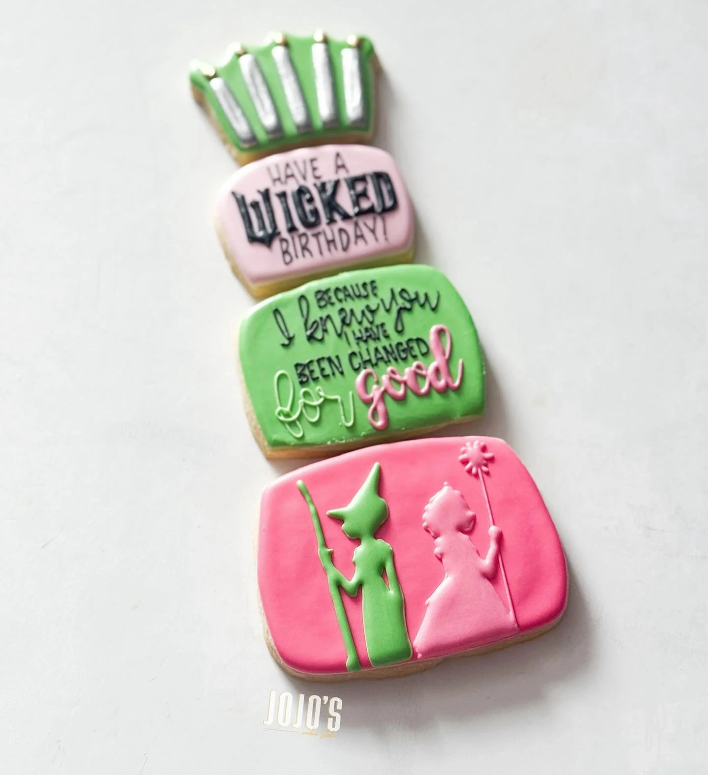 Have a WICKED birthday! 💚🩷

Cutters by: @kaleidacuts 

#cookiedecorating #decoratedcookies #cookieart #icedcookies #cookiesofinstagram #edibleart #sugarcookies #instacookies #customdecoratedcookies #satisfying #wickedcookies #piping #royalicing #wi