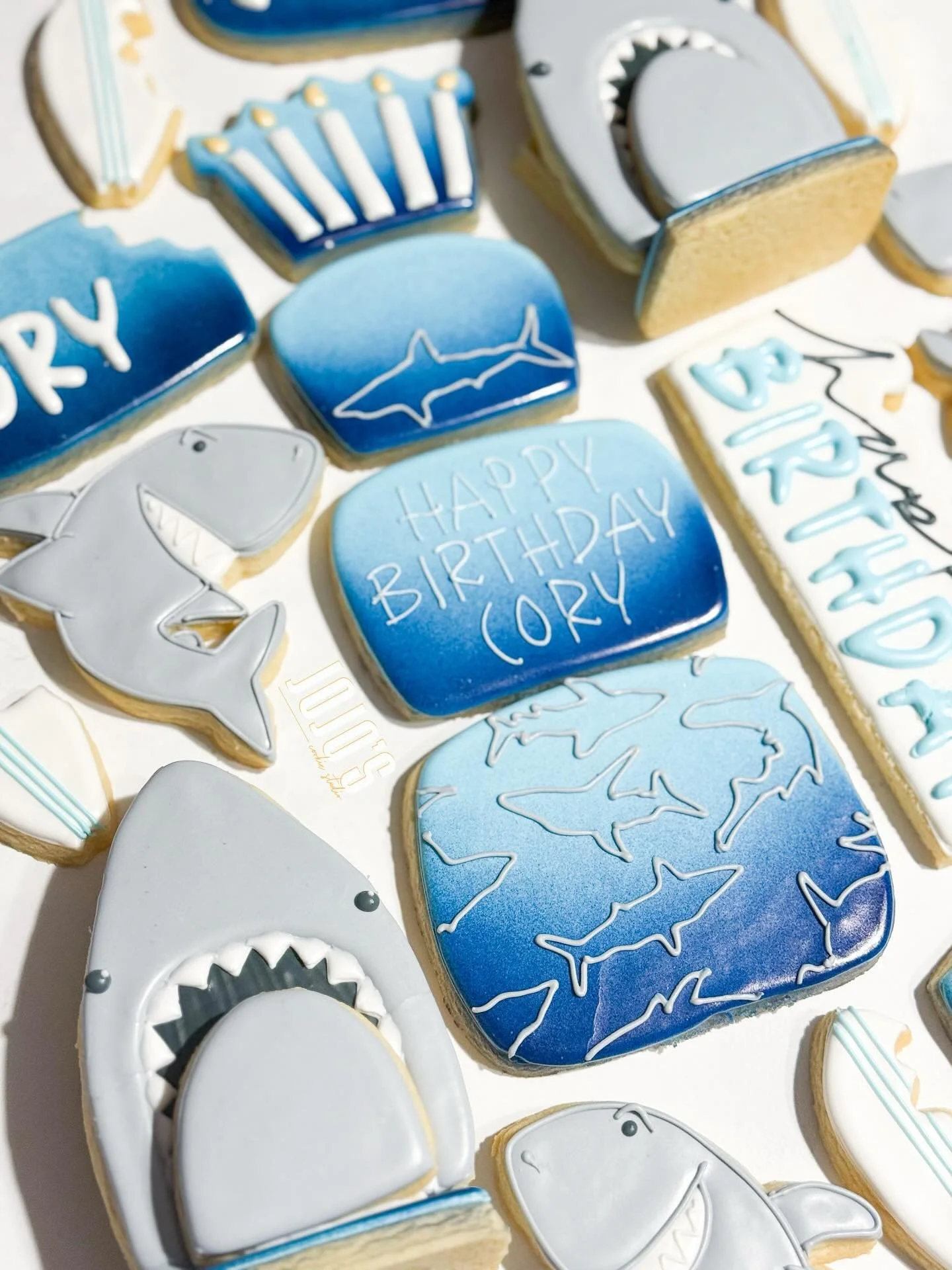Wishing a FIN-tastic birthday to my boss! 🦈

Cutters by: @kaleidacuts , @bobbiscutters , @thecookiery.ca , @whiskedawaycutters 

#cookiedecorating #decoratedcookies #cookieart #icedcookies #cookiesofinstagram #edibleart #sugarcookies #instacookies #