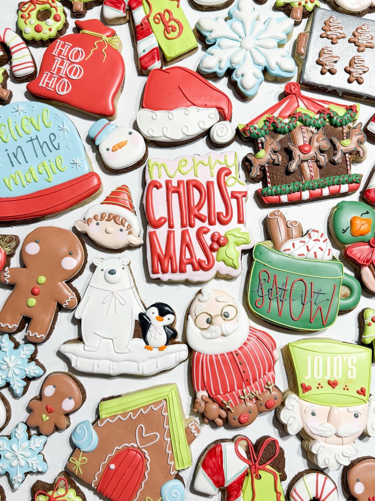 One day late - yesterday was a busy one! But I hope everyone had a wonderful Christmas holiday! 🎄🎅🏼

Cutters by: @katebakesco , @thesweetdesignsshoppe , @kaleidacuts 

#sugarcookies #royalicingcookies #christmascookies #customcookies #texascookies