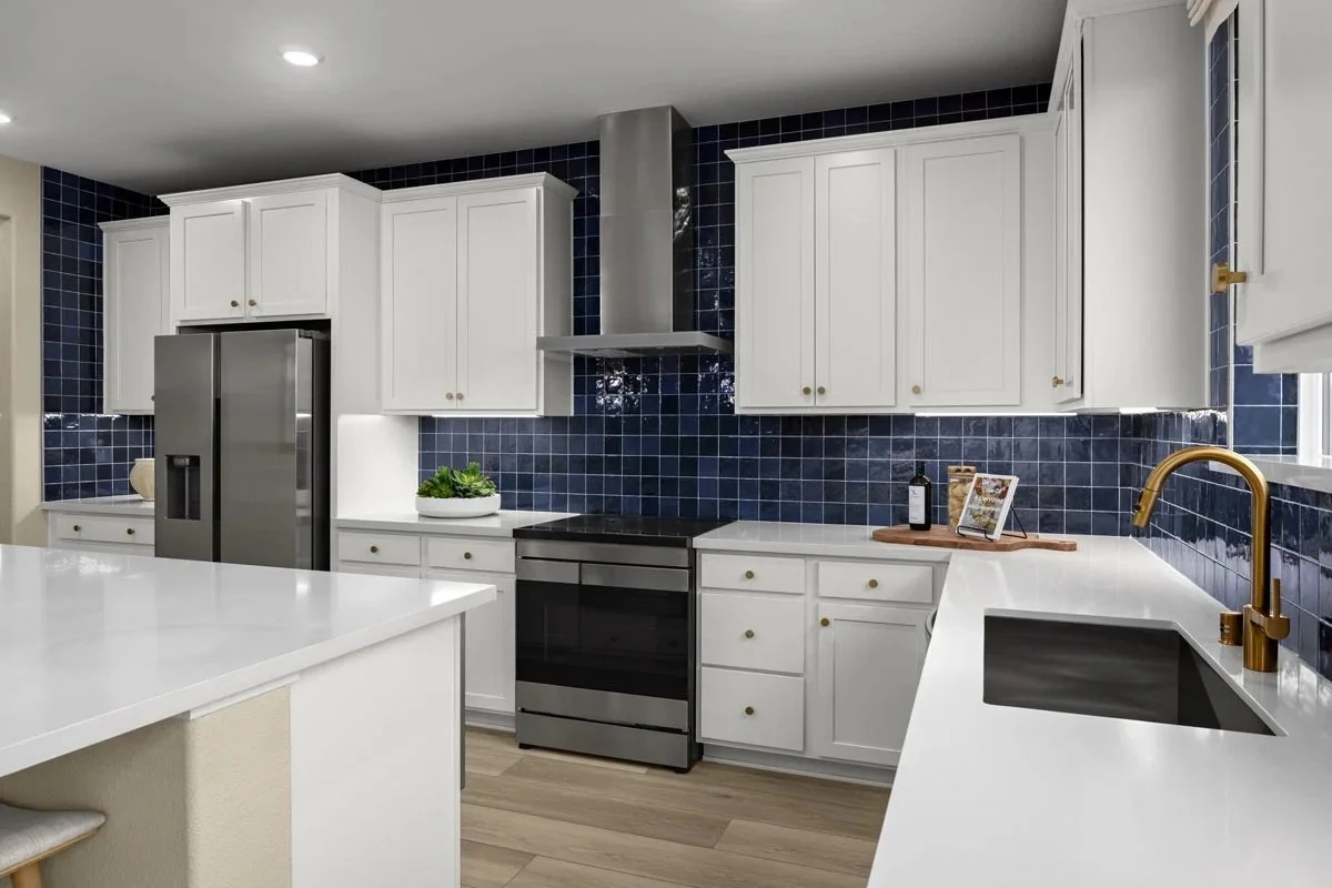 kbsac_bristolatplacerone_plan2321-kitchenappliances-cameo_0098a-1200.jpeg