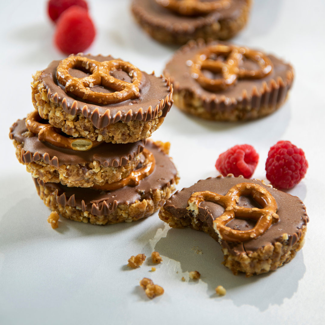 Healthy Chocolate &amp; Pretzel Candy Cups