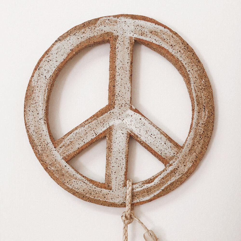 ceramic_peace_sign_large_biscuit_2_the_damn_good_store_1000px.jpg