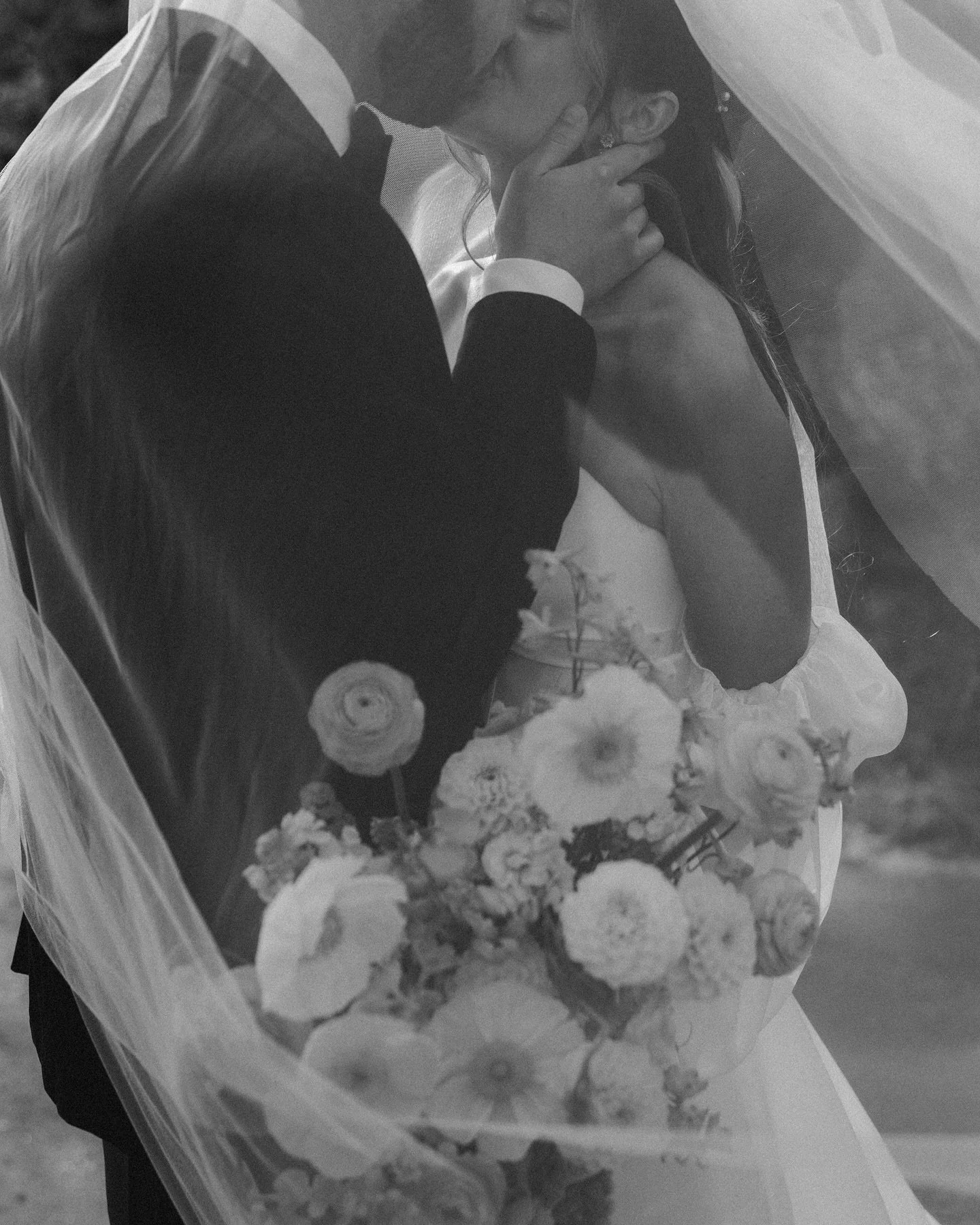 3.29.25 💘

Venue: @tivoliweddings 
Photo: @rp.co_photo
Video: @sj.video 
Content: @replay_co 
Makeup: @kylastuart_makeup 
Hair: @jaykaybraids 
Florals: @maifloraldesign 
Dress: @lovelybridephoenix
Rentals: @peachyandfolk
Dj: @djkeelez