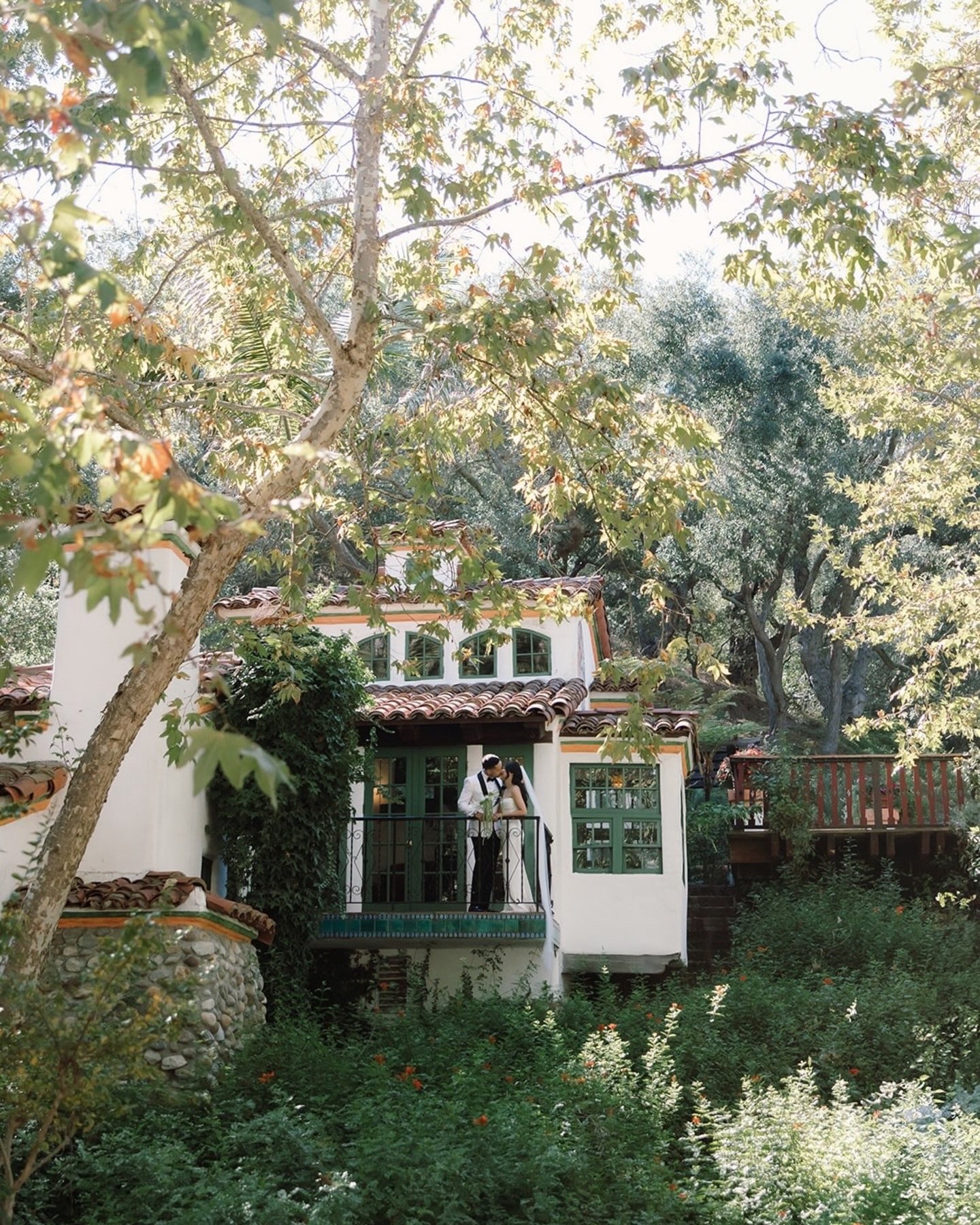 I heard martini towers are a sign of good luck on your wedding day 🍸

Wedding Planner @palmandpineevents
Venue @rancholaslomas
Caterer @24carrotscatering
Photographer @rp.co_photo
Florist @by_olee
Signage &amp; Day of Paper Goods @studiocynth
Drapin