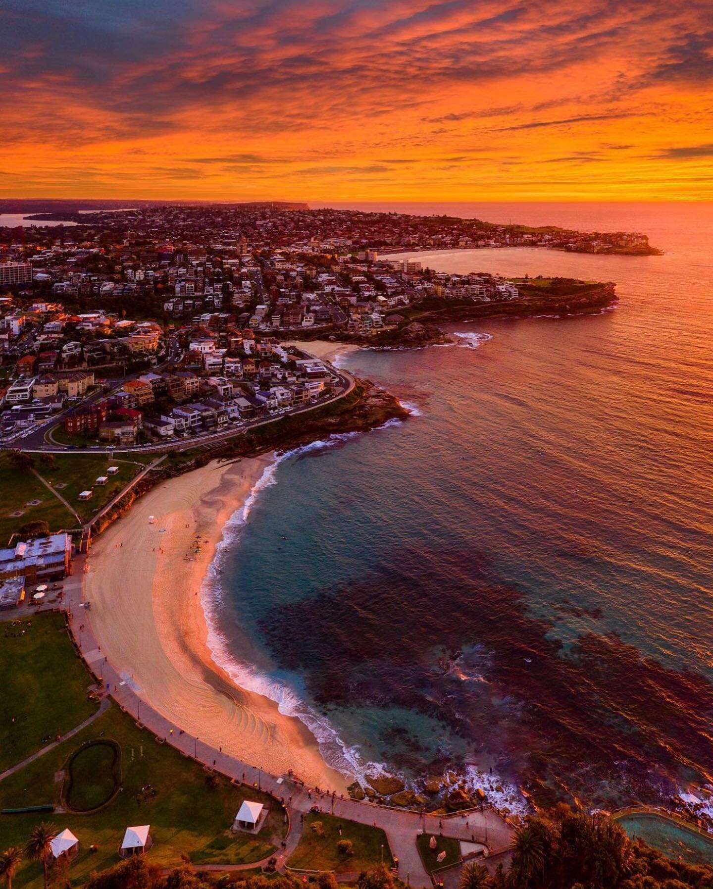 Our incredible playground. If you look closely you can see us stretching after a massive Tama stairs circuit. I hope you&rsquo;re making the most of these amazing mornings.
📸 @seeshots 🙏