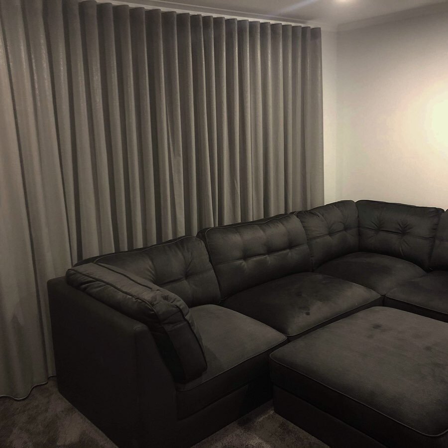 Blockout with Sheer overlay looking gorgeous in this lounge/ theatre @dsl_renovations 
Thank you for sharing with us 🤍