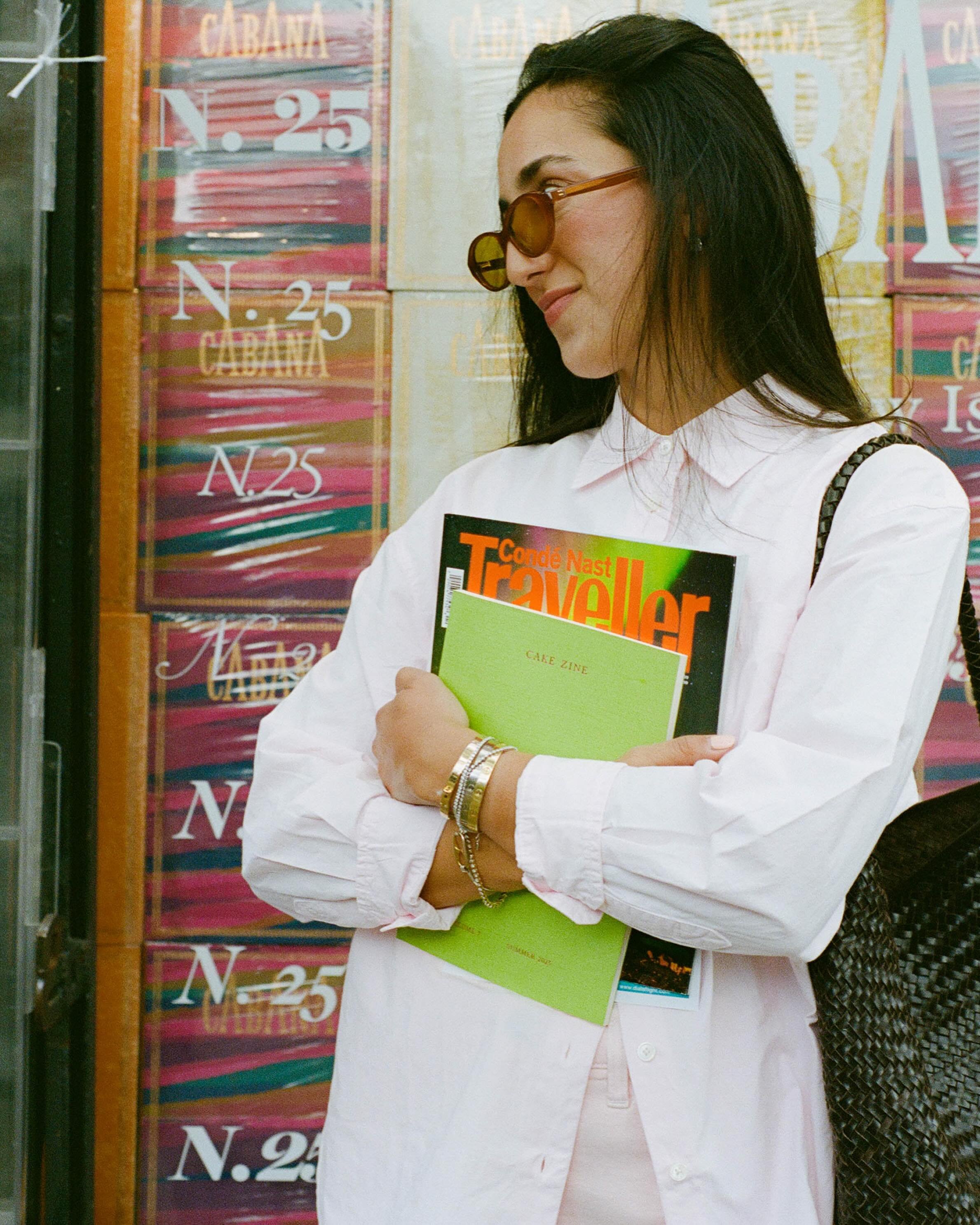 this is your sign to get a pair of @madewell&nbsp;pink jeans for spring 💞👛🎟️💌🩰🗞️ #madewellpartner
