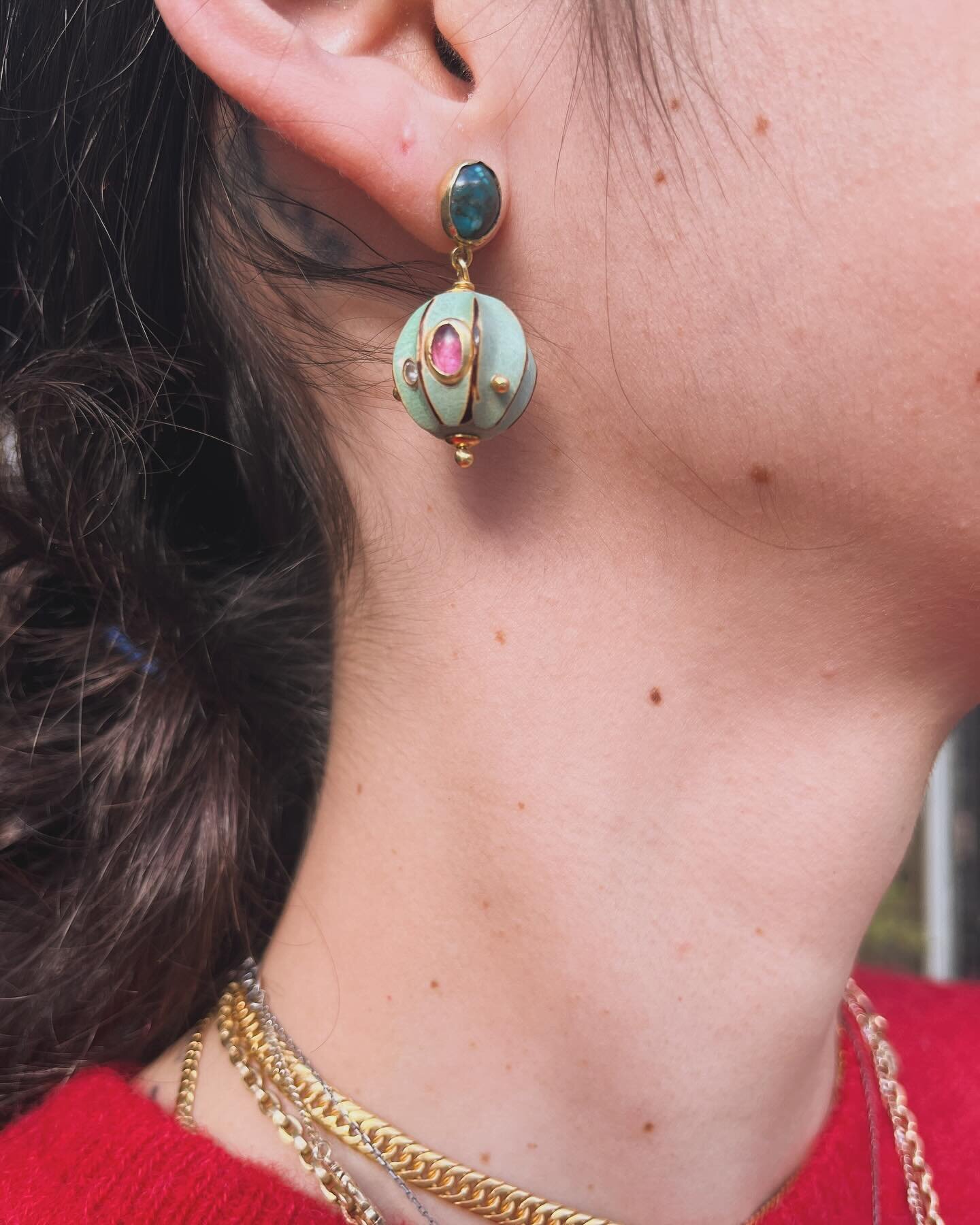 GREEN SOLD OUT | 🌳👂🏽From trees to your ears, the most unique earrings with precious gems; &ldquo;AKASYA&rdquo; are now in store.
12 different shapes, sizes and colours, 1 of each.

DM now to find out more 👅 or find us at 84 Stoke Newington Church