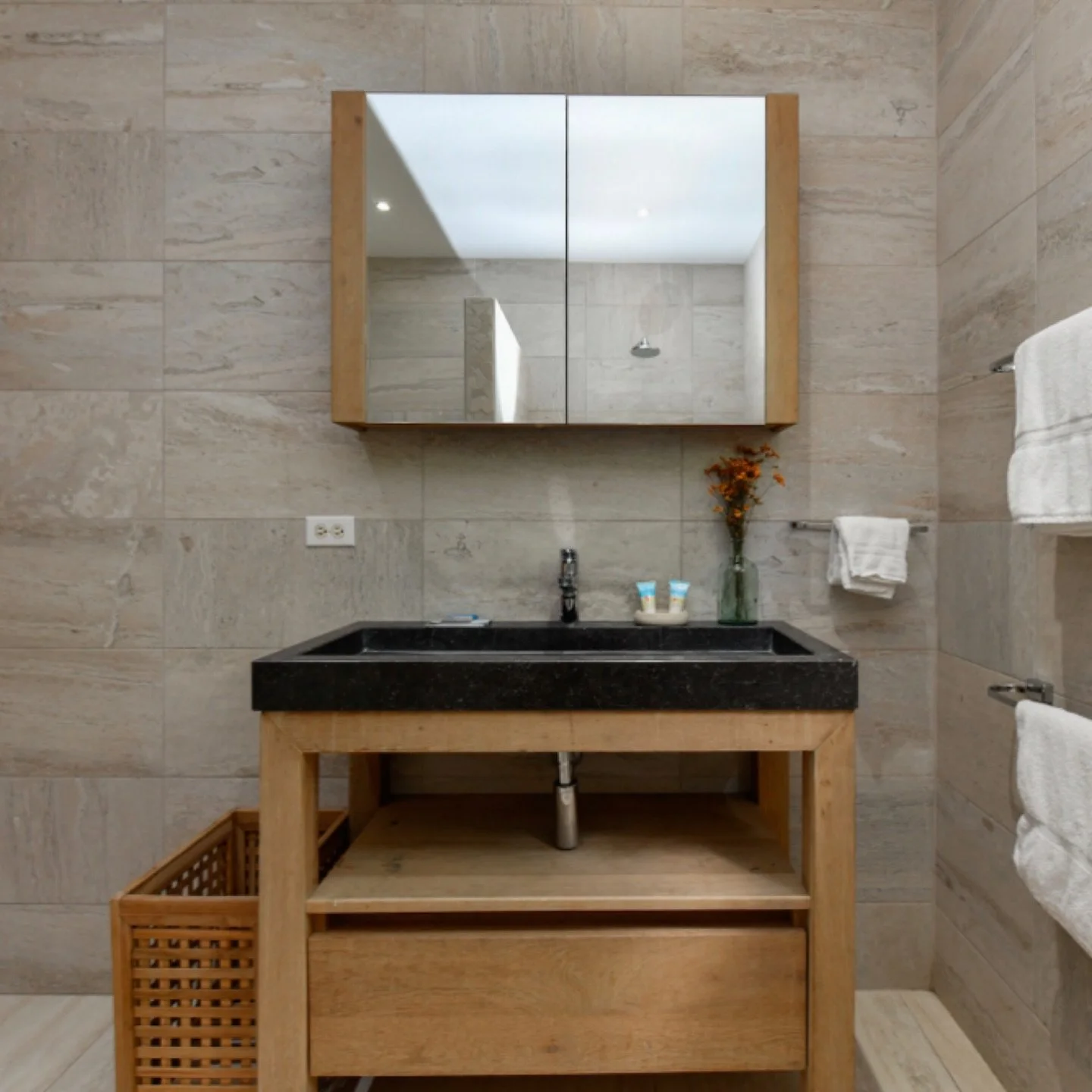 BATHROOM PROJECTS 🛁

Bathrooms allow for both precision and creativity.

They are highly technical spaces, think about layout, clearances, waterproofing, lighting levels and fittings must be precise,  while tiles, textures, and finishes shape the fi