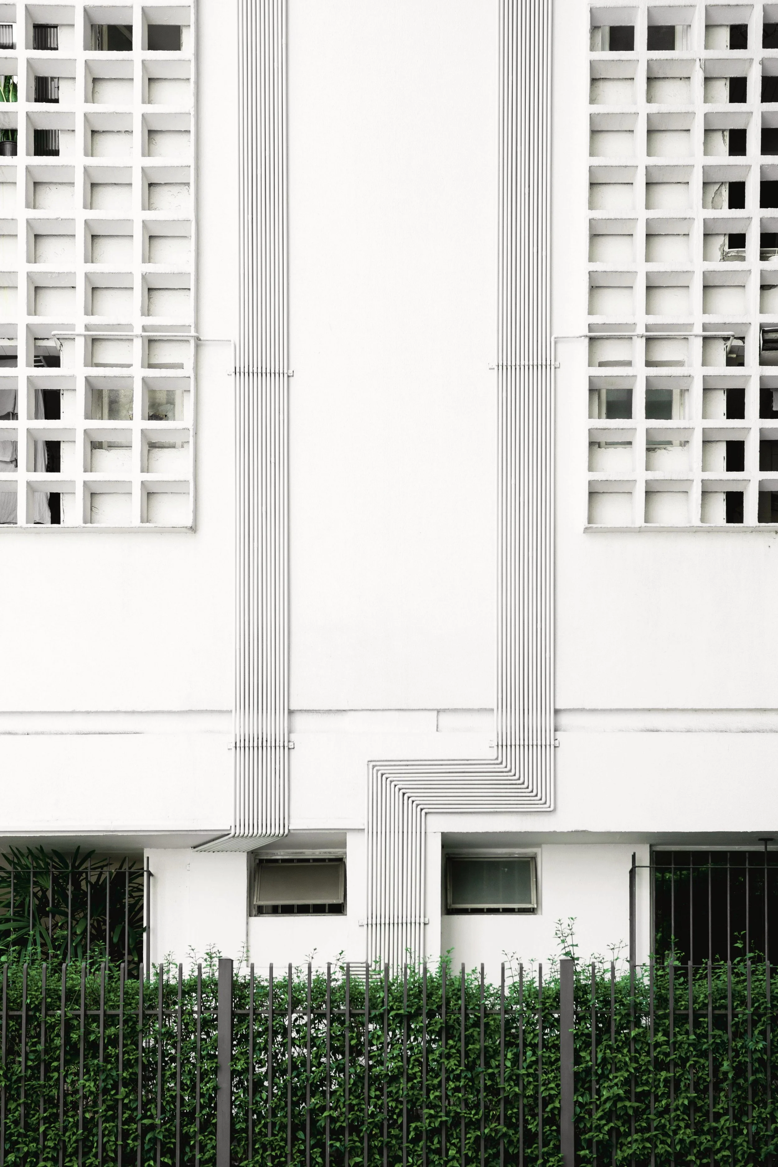 Minimalist architectural facade depicting pattern, structure, variation, and repetition, qualities of integrative evidence-based therapy