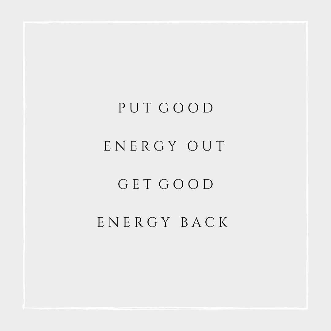 Happy Hump Day 🙌🏼

Are you attracted to positive energy and good vibes? We 100% are 💛

#sharegoodvibes #sharelove #positivevibesalways