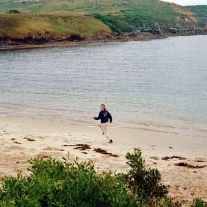 PRAISE FOR OLY SHERMAN“Oly’s relaxed songwriting sounds more deluxe than ever with this night-strutting groove.” Triple J Unearthed, Dave Ruby Howe“...lush, textured and dream-like…" Forte Magazine“A warm tune that showcases Sherman’s acclaimed voca…