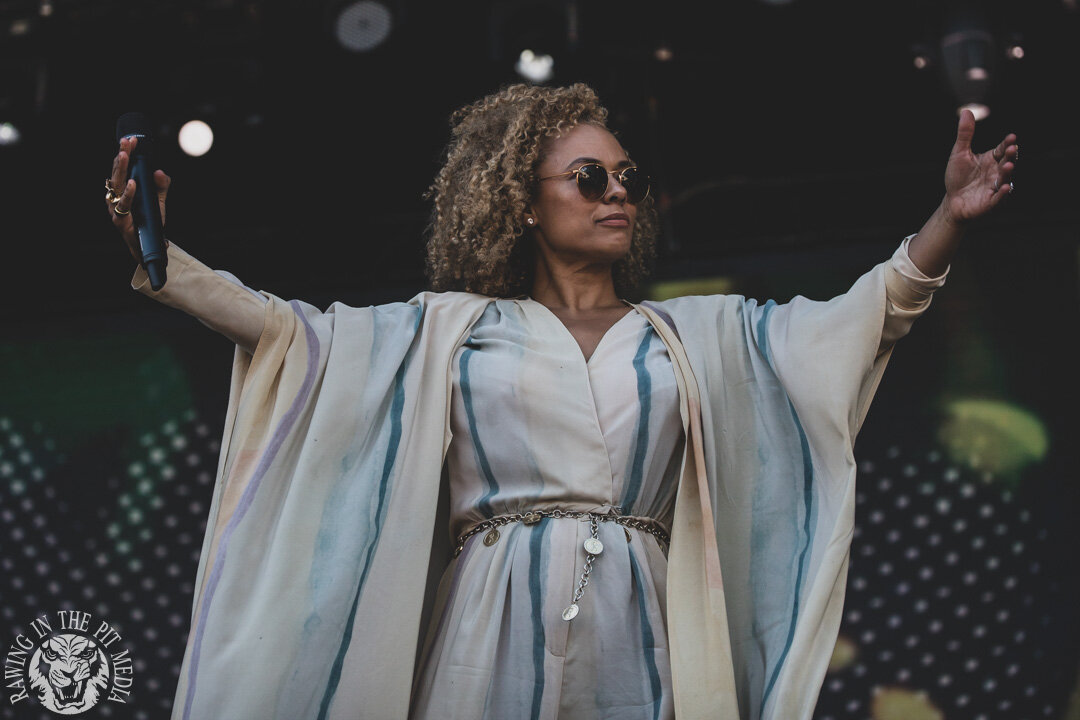 SNEAKY SOUNDSYSTEM-12.jpg