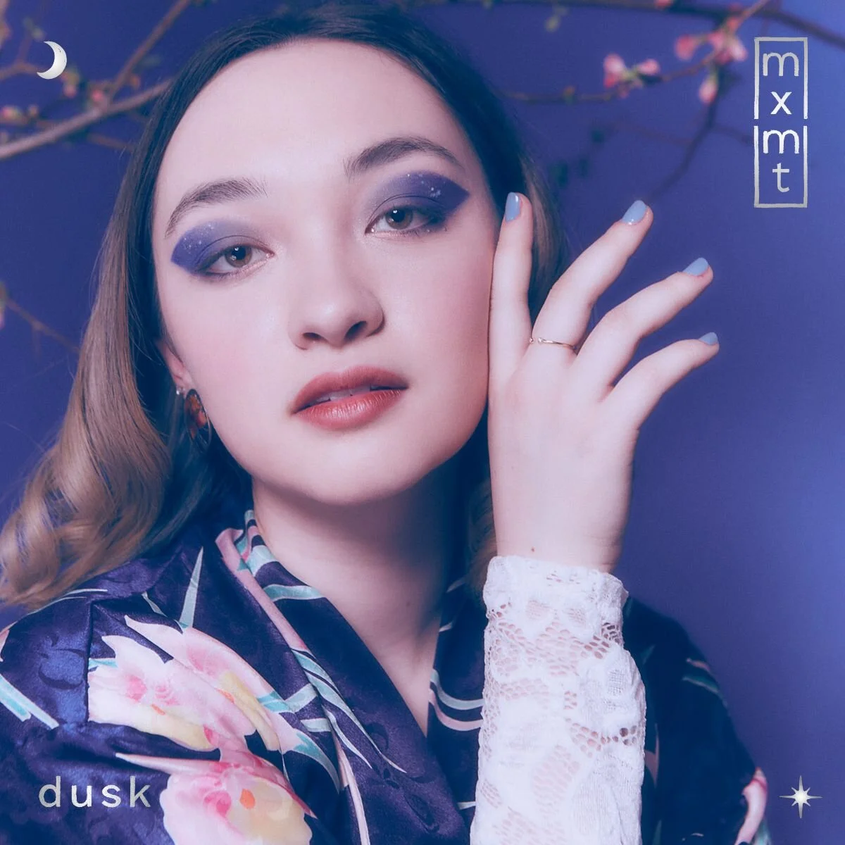 mxmtoon shares new track 'wallflower' + 'dusk' ep out today