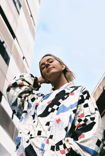 ESSIE HOLT SIGNS TO SEISMIC TALENT AND ANNOUNCES SHOWS