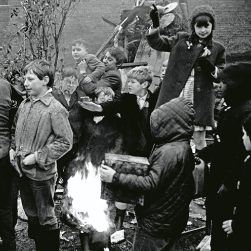 Praise for Gerry Cinnamon“The Bonny sees the boy firing on all cylinders….there’s&nbsp;more than enough on here to help us dream of better times ahead.” -&nbsp;NME“The Glaswegian has built up a raucous following for his unvarnished acoustic anthems.…