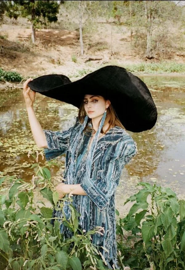 Image Credit: Lily Cotter“Step into a dreamworld”&nbsp; - FASHION JOURNAL&nbsp;  “(Clea) seems to cast a spell over you with her music.” - TRIPLE J  “shimmering, dramatic and glorious” - PURPLE SNEAKERS  “Brisbane indie-pop artist Clea is renowned f…