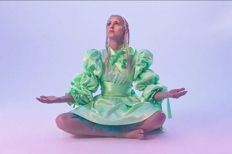 Image Credit: Phebe Schmidt"Banoffee's moody style has since evolved into a bouncy, glitched-out brand of “mutant pop” that toes the line between radio-accessible melodies and offensive nail-to-chalkboard synth textures -- and we mean that in all the best ways"&nbsp;- BILLBOARD“Banoffee, aka Martha Brown, makes the kind of forward-thinking pop that’s very much in vogue. With strong aesthetics and an ear for incredibly catchy hooks, there’s no reason she couldn’t occupy the same mainstream lane as Billie Eilish.”&nbsp;-BANDCAMP“Banoffee expresses her inner turmoil with devastating frankness superimposed over sparkle-driven spot-lit electropop”&nbsp;- NME&nbsp;  "'Tapioca Cheeks’ is jam packed full of that Banoffee goodness we’ve come to know and love." - PURPLE SNEAKERS