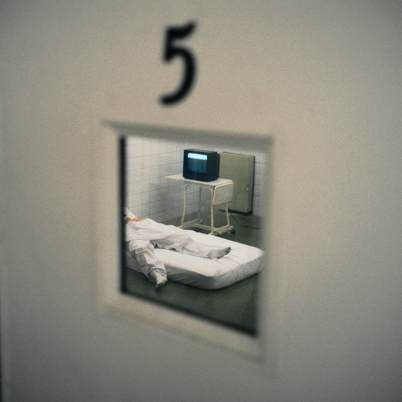 ANNA SOFIA FACES FEARS AND THOUGHT CONFINES IN HER NEW SINGLE 'NO.5'