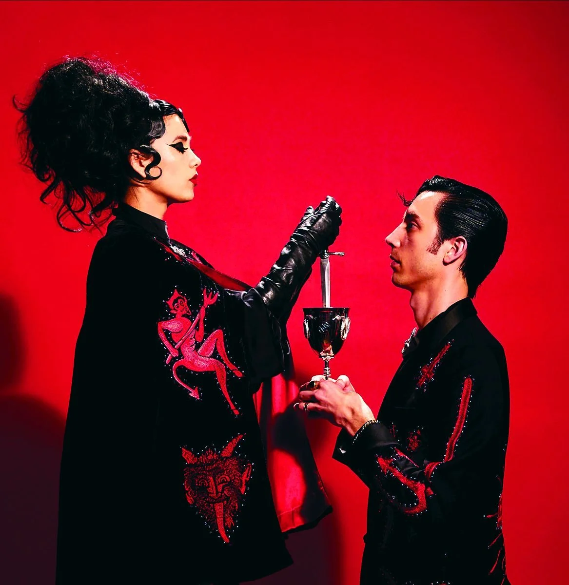 Song Review - Twin Temple - ‘Let's Have A Satanic Orgy’ | ‘Tengamos La Orgía Satánica’