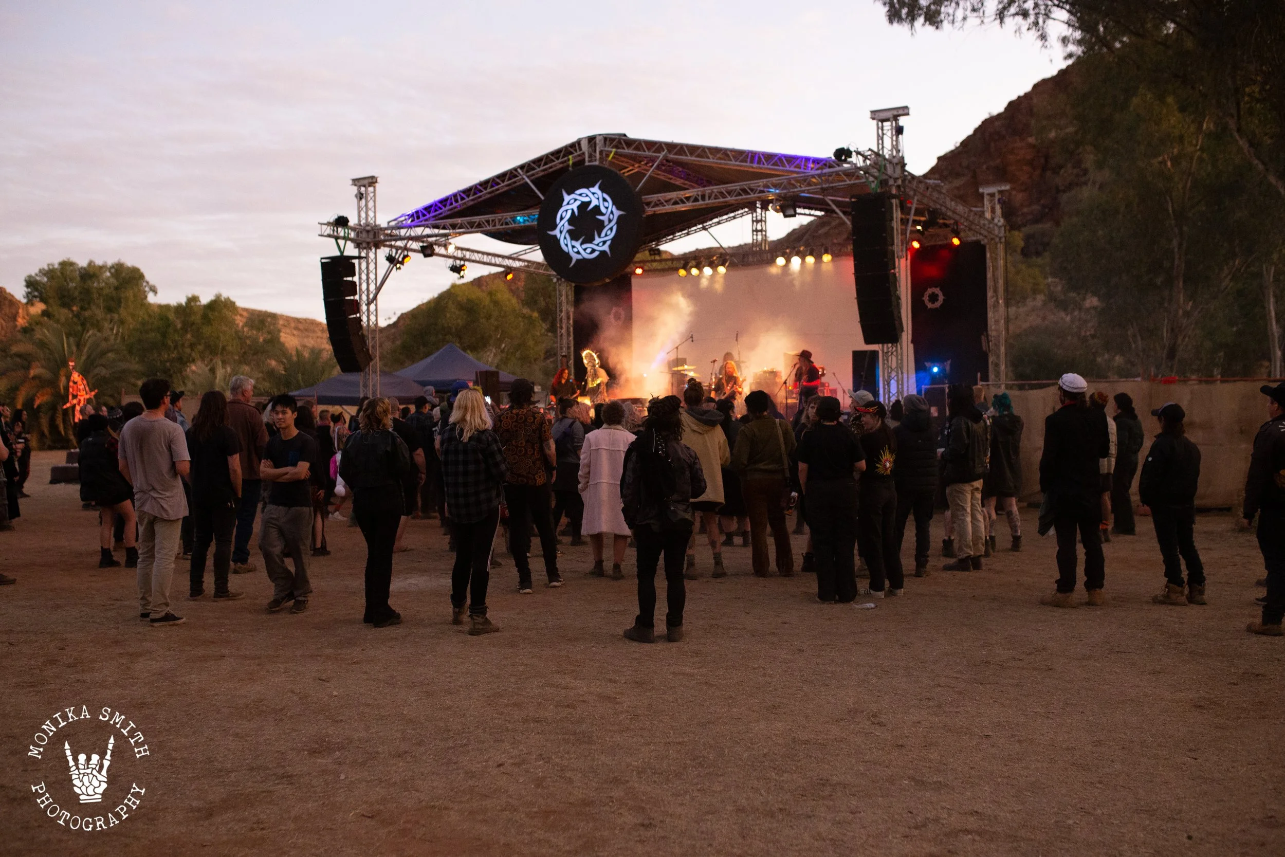 BLACKEN OPEN AIR FACES IN THE CROWD (20 of 24).jpg