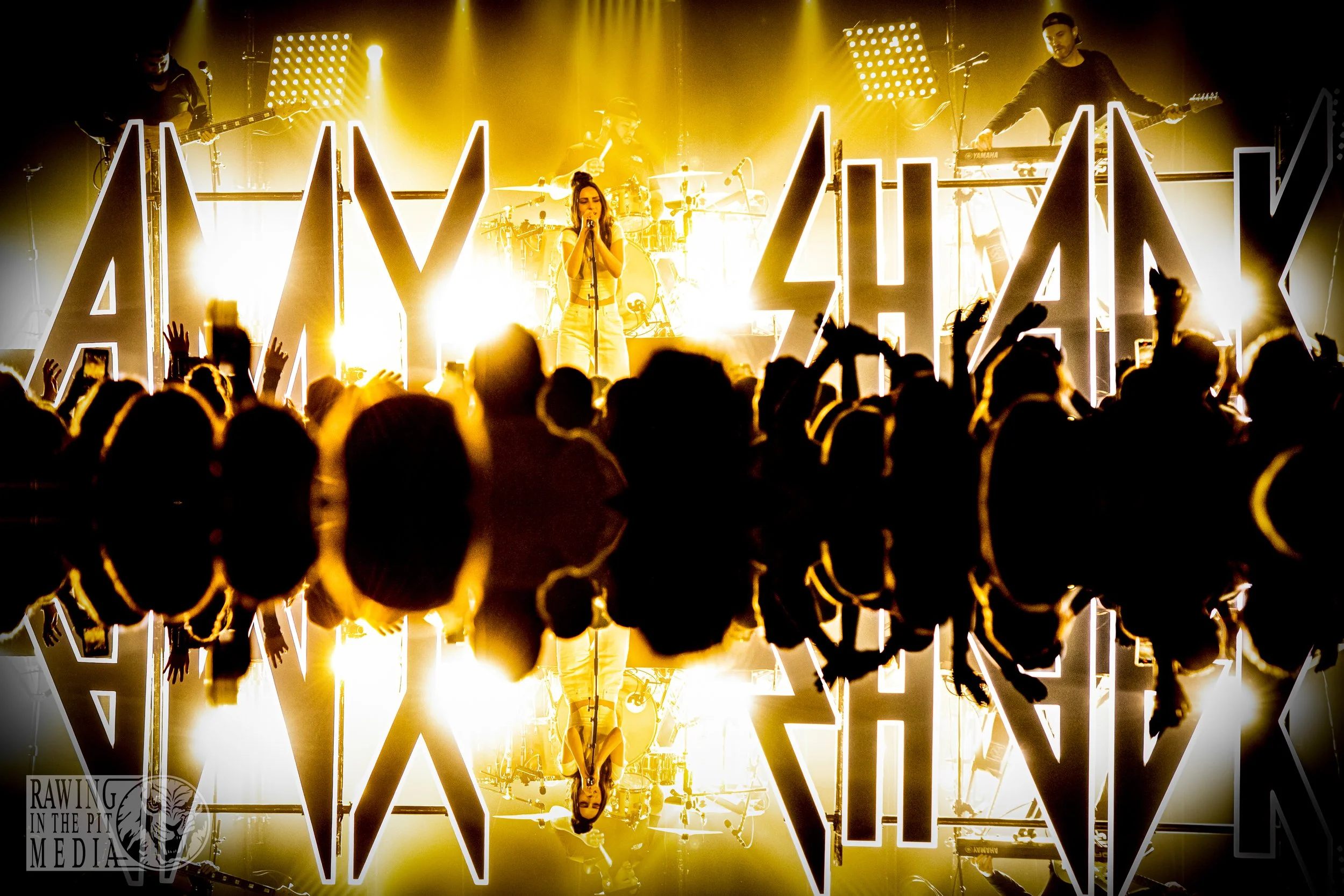 Amy Shark with Cult Romance at Gladstone Entertainment Centre 21st August 2022