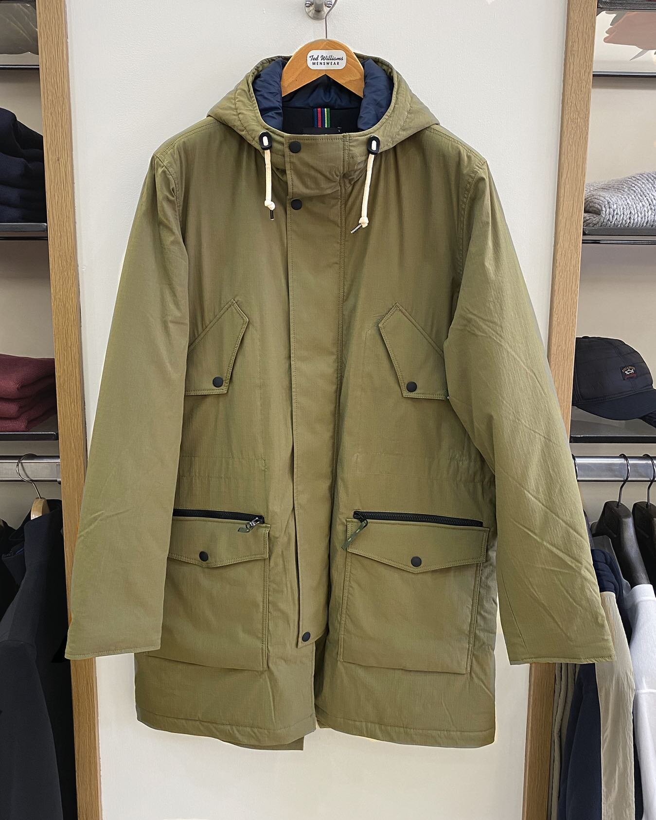 Khaki fishtail parka from PS by Paul Smith. Crafted from a cotton-blend ripstop cloth and features military-inspired design details. Showerproof finish.

Available in store. 

#tedwilliamsmenswear #psbypaulsmith #parka #mensfashion #mensdesignercloth
