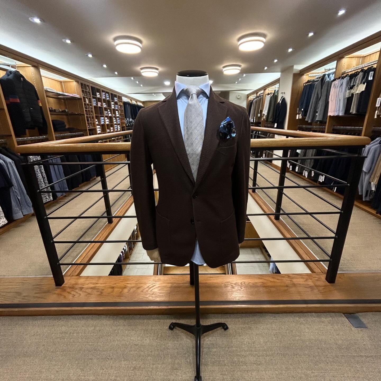 We are fully stocked upstairs for your tailoring needs, including this beautiful piece from Circolo with Eton accessories. 

#circolo1901 #circolojacket #circolo #tailoredjacket #briglia1949 #brigliatrousers #paulsmith #remusuomo #etonshirts #support