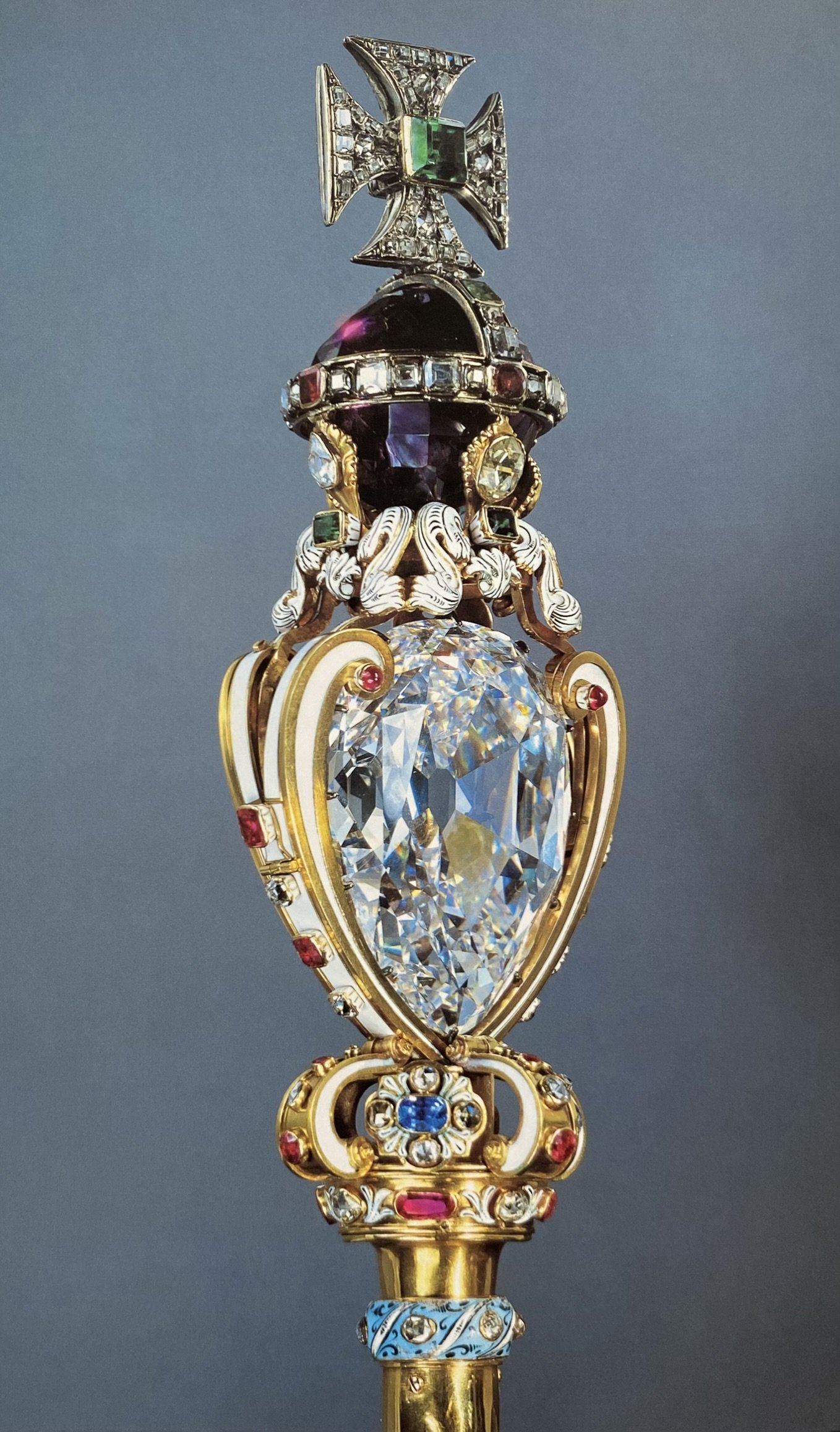 Cullinan I at the top of Sovereign’s Sceptre British Crown Jewels