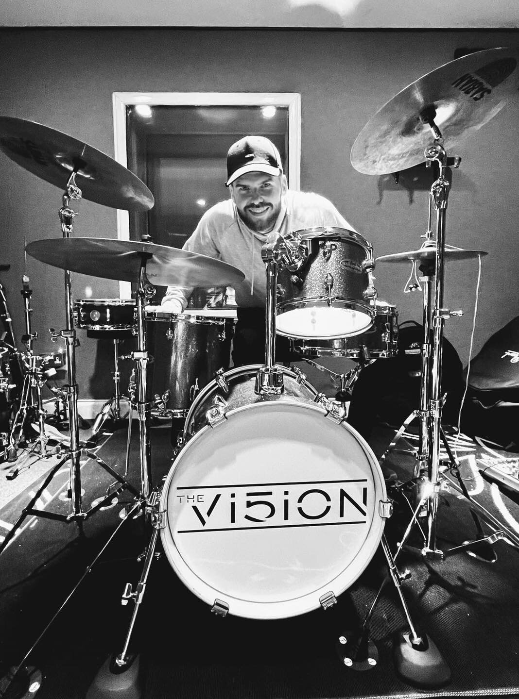 Jimmy on Thursday night at practice, before all heck broke loose! Certainly been a great addition for The Vi5ion.

We bet you can&rsquo;t go past this post without liking it&hellip;

#thevi5ionband #livemusic #poprock #upcomingband #bringiton #upcomi