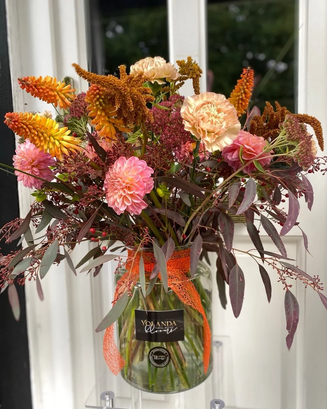 Happy Autumn a thank you bouquet delivered today to our new local doctors surgery. Beautiful planting around the surgery by @tamsinwesthorpe. 🍁🍂