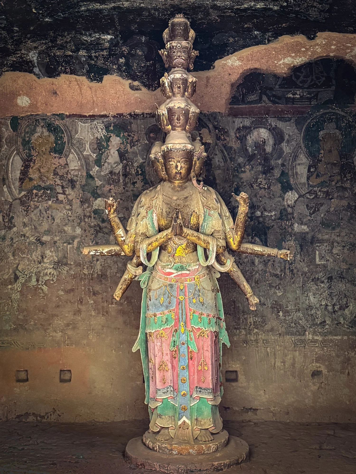 Statue in Bingling Cave
