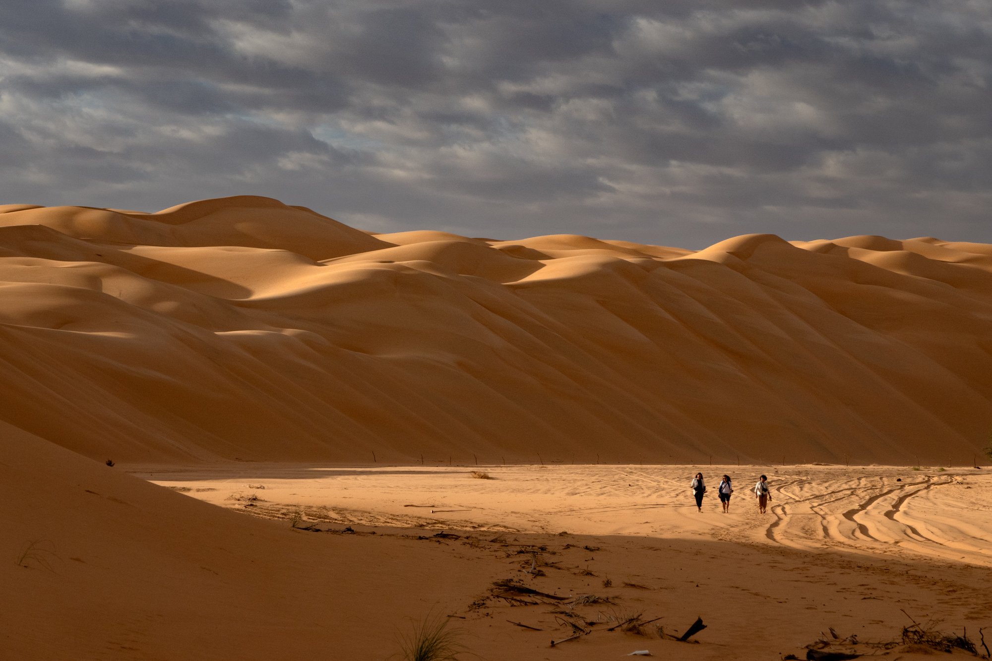 Walking along the Azouega Dunes