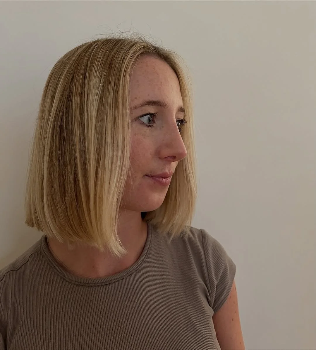 just enough brightness to feel brand new ✨
a mini highlight, gloss, and fresh cut = the ultimate blonde maintenance moment 
By @lu.connolly