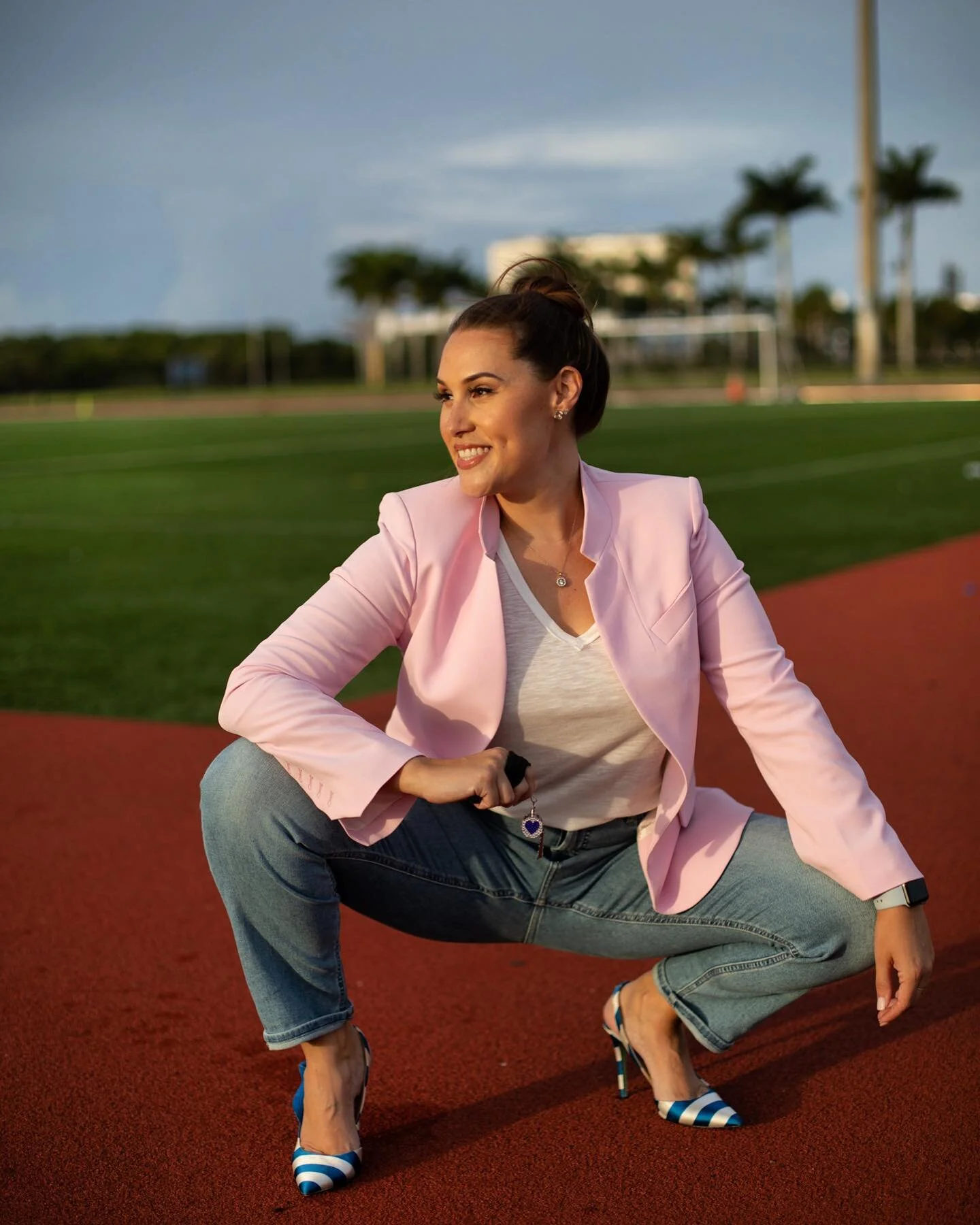 I am a COMPASS🧭 NOT a MAP 🗺 

People always ask me, &ldquo;what do you do&rdquo;?

A coach is DIFFERENT from a therapist 
A coach is DIFFERENT from a trainer 
A coach is DIFFERENT from a mentor 
A coach is DIFFERENT from a consultant

Coaching IS a