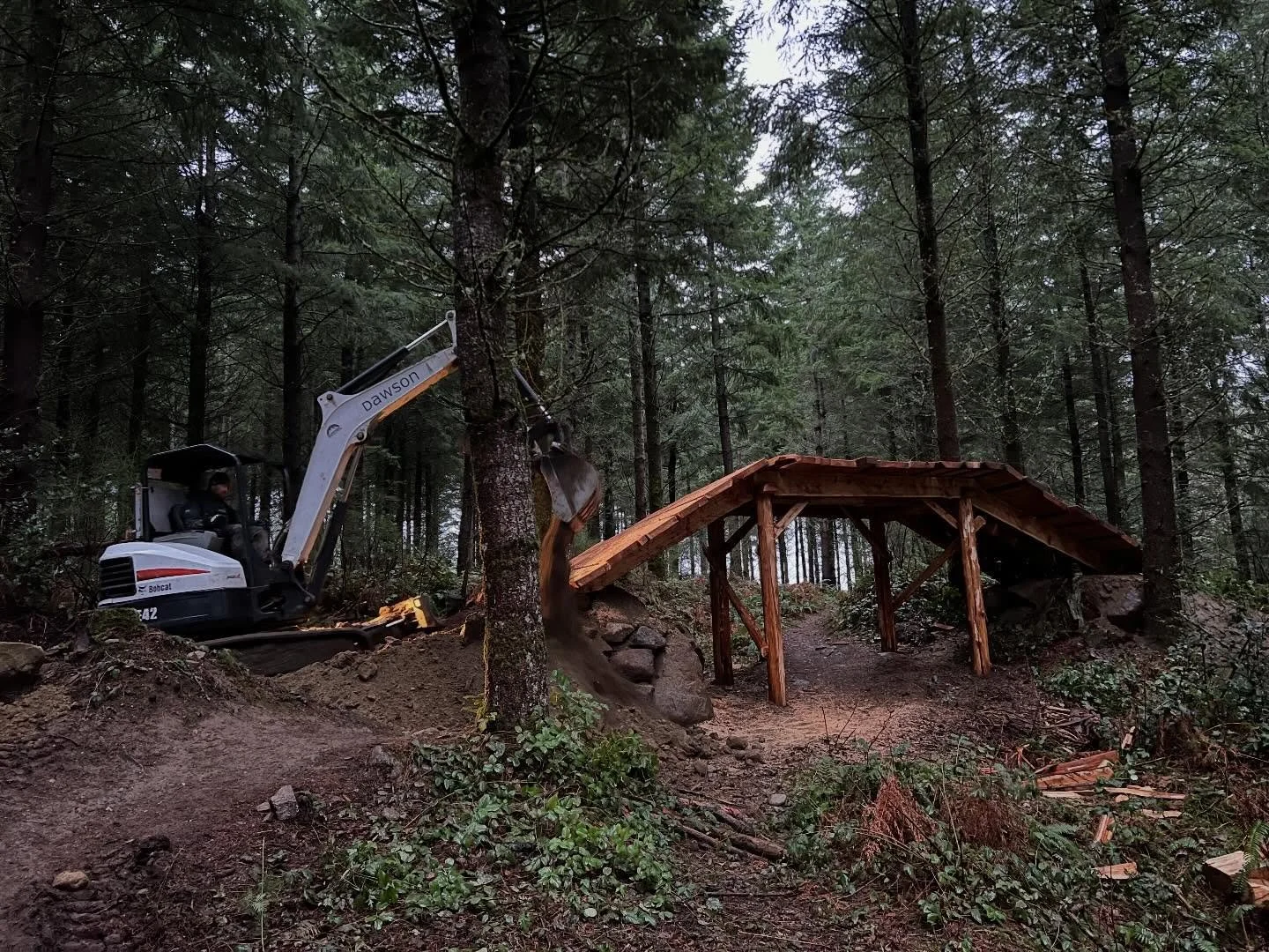 Friday Shirebuilt is going to do a dig day on double vision. We will be out there from 10 to dark.  We will supply tools and have lunch.  Please rsvp so we can get a head count. 
@wmbcmtb #shirebuilt #galbraith #doublevision #digday #specialized