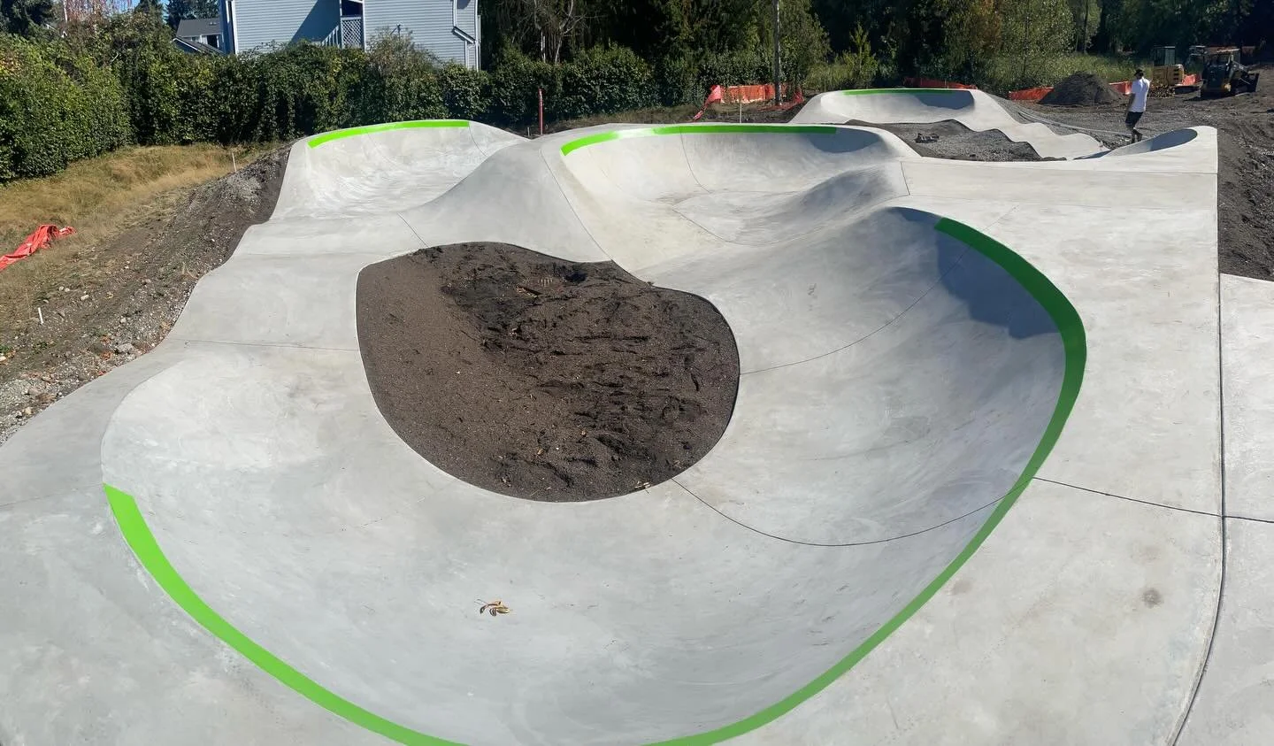 The Wards Lake Park project is now open! This year we had the opportunity to work with @cityoflakewoodwa to bring another bike park to Tacoma WA. We built a concrete pumptrack, kids dirt pumptrack, skills zone with ladders and drops, 3 jump trails, a